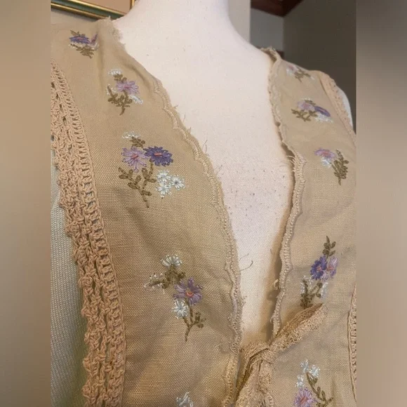 J. Jill Floral Embroidered Beige and Light Blue Women's Sweater - Picture 6 of 10